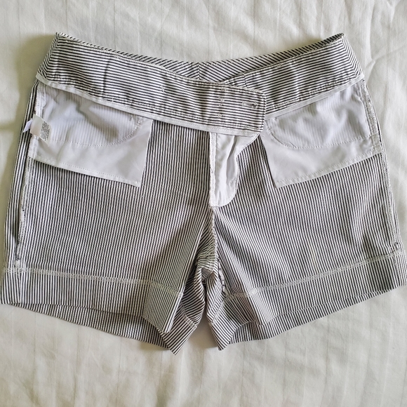 WHBM Career 5-inch shorts - Size 2 - Picture 6 of 12
